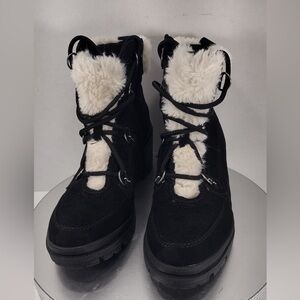 Jelly pop Women's Black and White Boots size 7.5 brand new w/outbox & tags